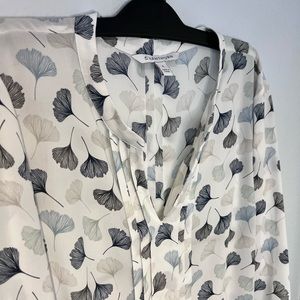 Fresh print- great for anytime!